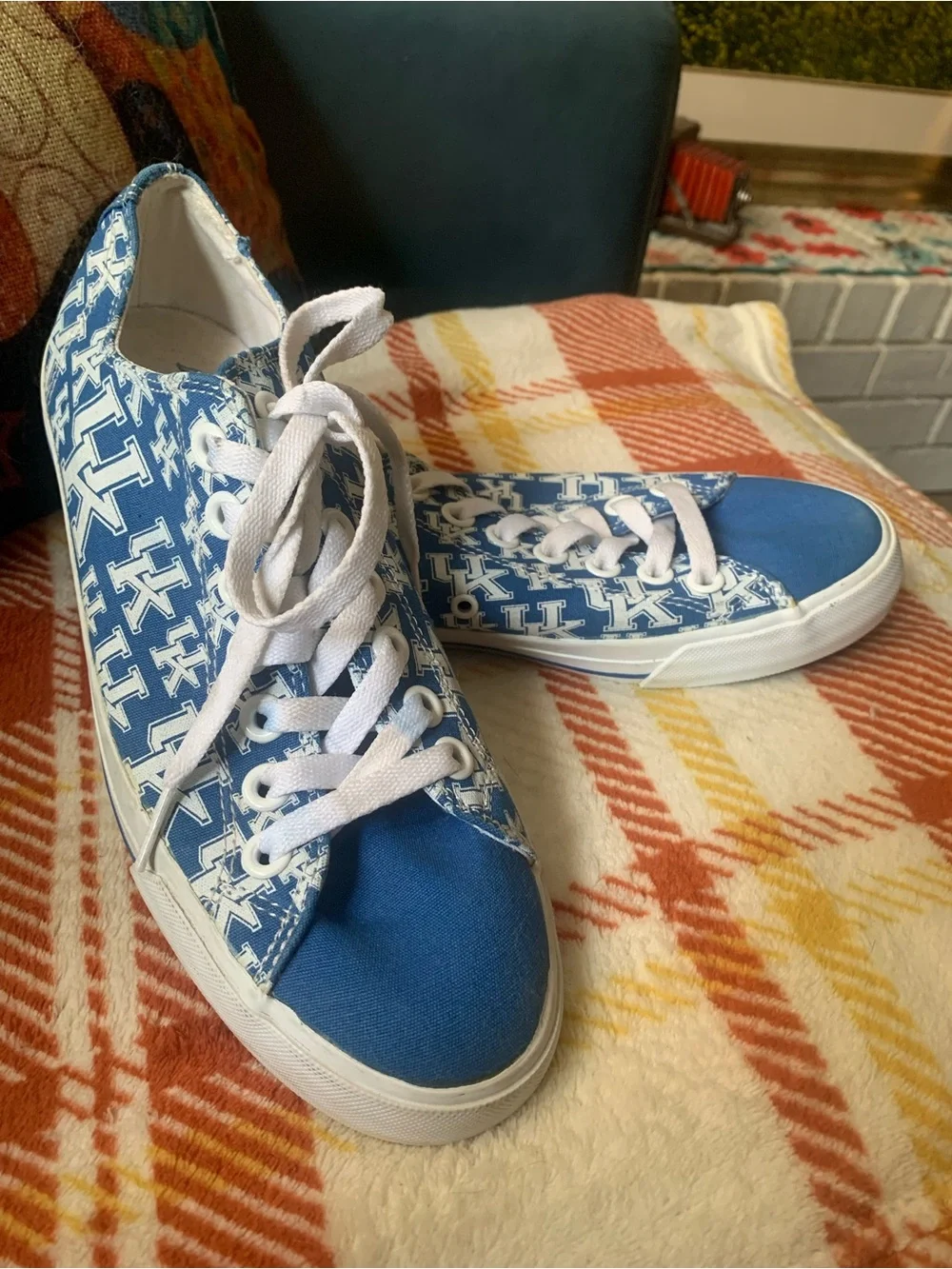 Row|One Kentucky Wildcats All Over Print Canvas Sneakers, Women’s 8, Men’s 6.5